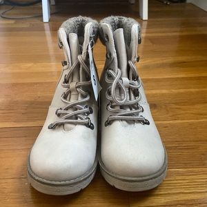 Mossimo supply boot, size 8, new with the tag